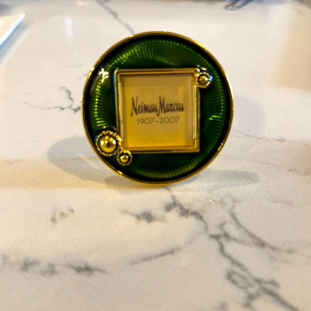 Jay Strongwater mini round green frame